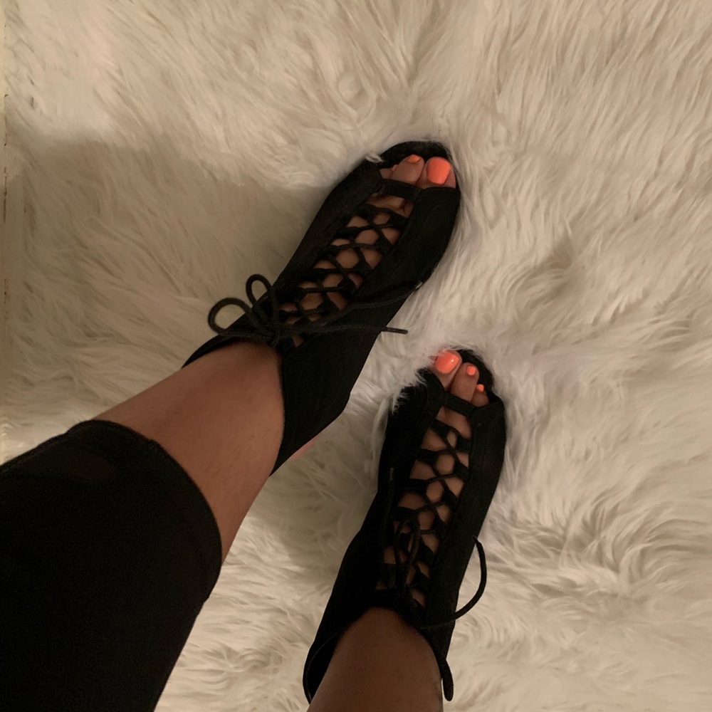 BLACK LACE UP HEELS